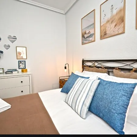 Beach Apartment Torrevieja Tatil Evi *